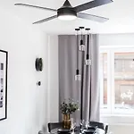Myslbekova 5 Apartment
